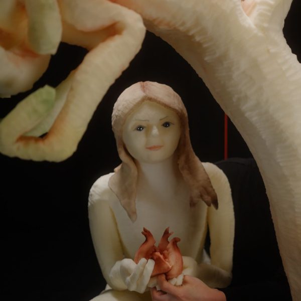 Vanochtend gaat de deur langzaam open.00_03_47_13.Still006